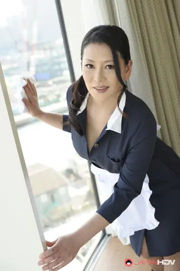 Rei Kitajima – Japanese Maid MILF Peels Off Her Pantyhose and Shows Her Big Tits