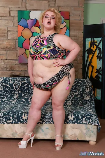 Velma Voodoo – Curvy Blonde Sucks Cock and Gets Fucked Hard