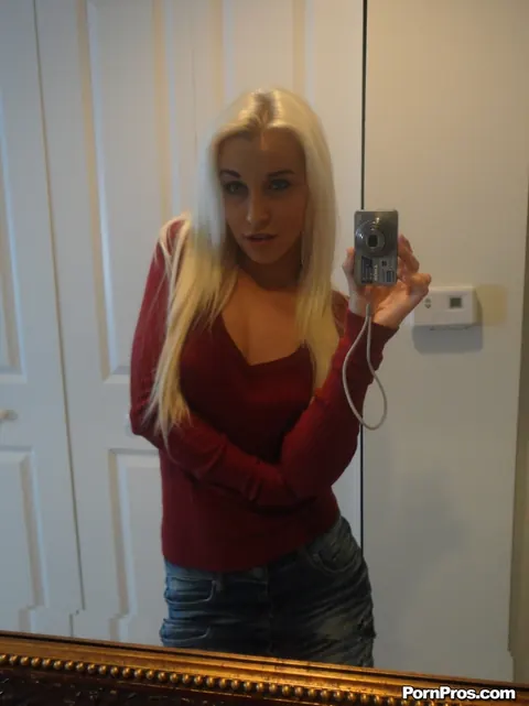 Stevie Shae: Blonde with Big Tits Flashes in a Mirror Selfie – photo 2 of 16