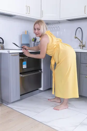 Thick Mature Blonde Lifts Her Dress and Spreads Her Hairy Pussy