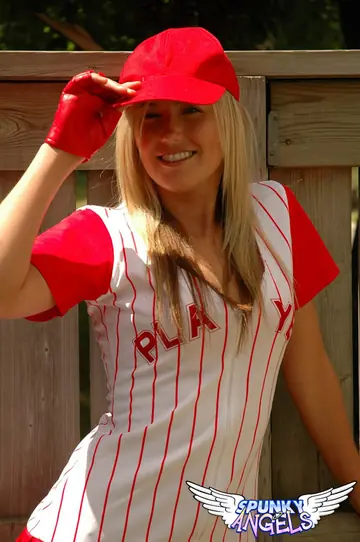 Blonde Amateur Strips Off Her Baseball Uniform and Spreads Outdoors