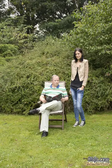 Meg Magic – Tall Hungarian Brunette Sucks Man and Spreads Outdoors for Sex