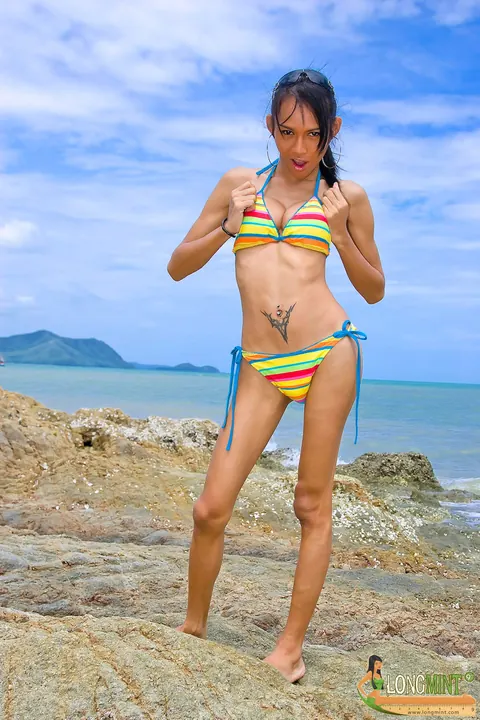 Trans Woman Strips Out of Her Bikini on the Beach – photo 2 of 20