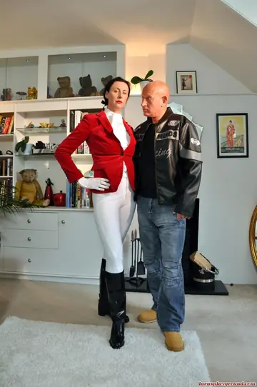 Lara Latex – Tall Busty MILF Gets Fucked Anally in Latex Yoga Pants and Boots