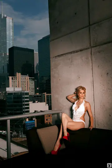 Lauren E – Busty Blonde Strips Out of Her Lingerie and Heels Outdoors