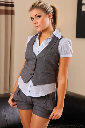 Naomi K – Brunette Secretary Strips Out of Her Shorts and Pantyhose in the Office
