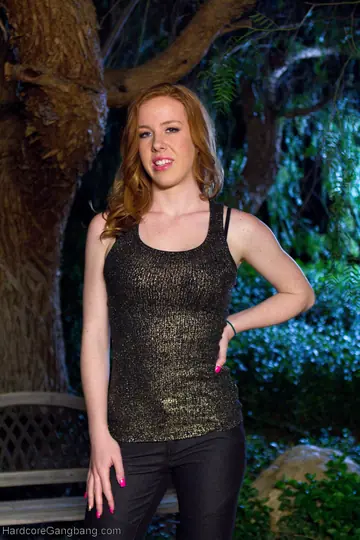 Kierra Wilde – Busty Redhead in Lingerie Takes Double Penetration Outdoors