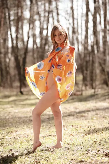 Woman Spreads Her Pussy Outdoors in Open Air