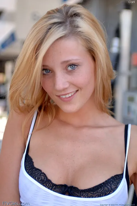 Carli Banks: Short-Haired Brunette Exposes Her Pussy and Tits by a Car Outdoors – photo 12 of 20
