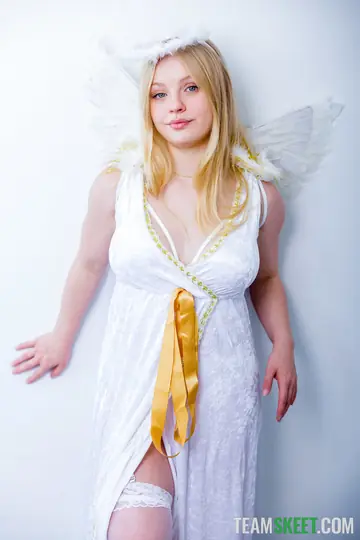 Lilly May – Blonde in Cosplay Lingerie Gives a Titjob and Takes a Facial