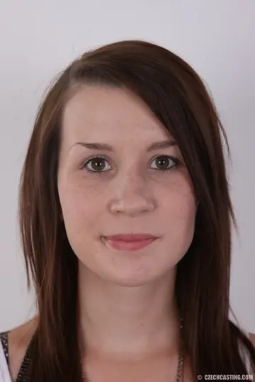 Thick Czech Amateur Strips Out of Her Jeans and Spreads