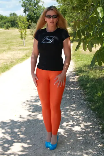 Desy – Curvy German MILF in Orange Yoga Pants and Pantyhose Shows Her Ass Outdoors