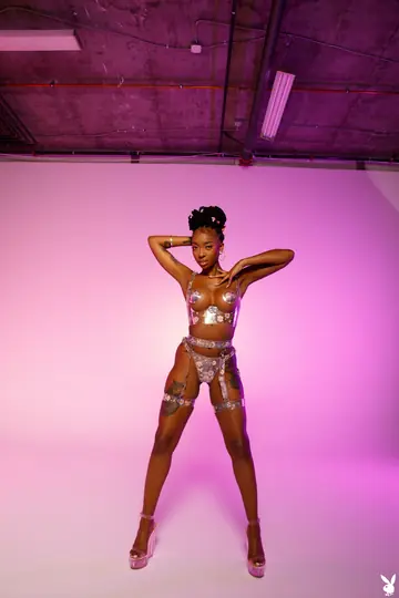 SaBrea Phenix – Slim Ebony Brunette Undresses to Show Her Big Black Booty