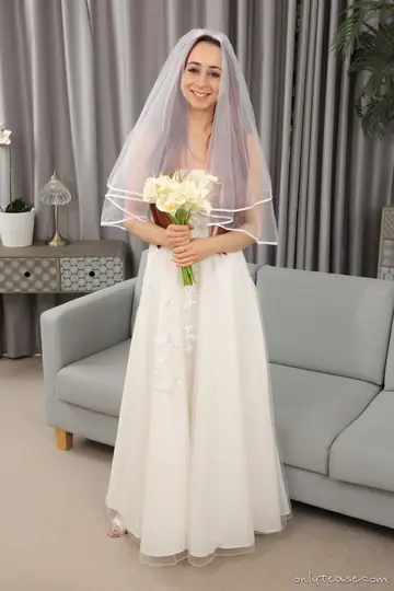 Tania Aresti – Tattooed Redhead Bride Lifts Her Skirt to Show Stockings and Garters