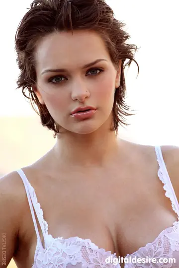 Busty Brunette Poses Nude for Glamour Gallery