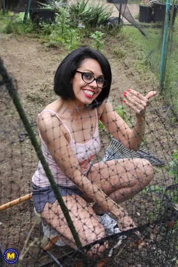 Gypsy Vixen – Mature Brunette in Glasses Masturbates with a Dildo in Greenhouse
