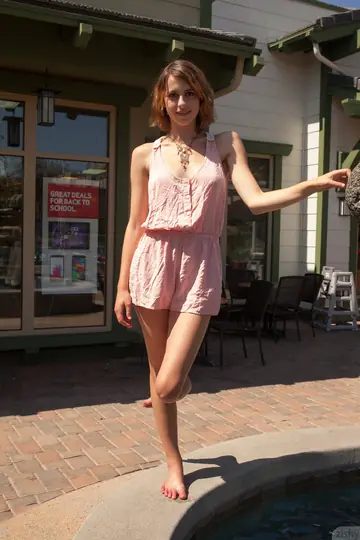 April Grantham – Tall Brunette Flashes in Public