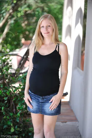 Danielle Delaunay – Pregnant Blonde with Big Tits Masturbates with a Dildo by the Pool