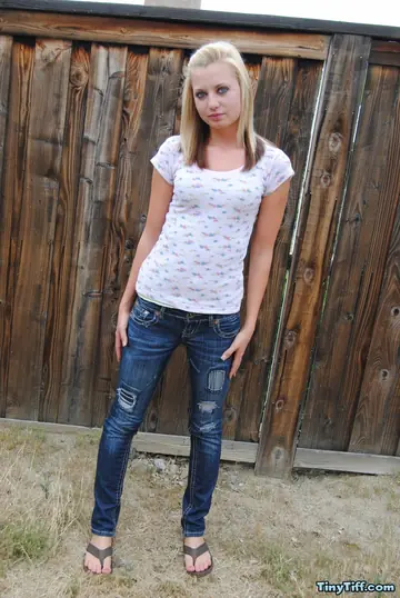 Blonde in Jeans Shows Her Shaved Pussy Outdoors