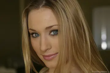 Kayla Marie – Blonde PAWG Pulls Panties Aside for Group Sex