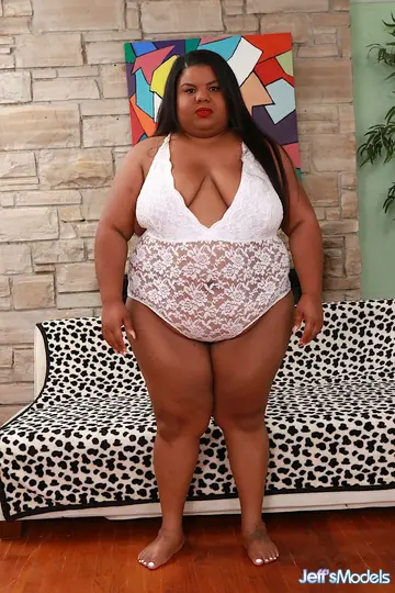 Peaches Love – Ebony BBW Rides Cowgirl and Kisses Deeply