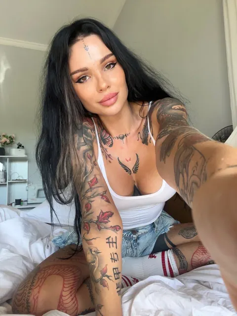 Slim Tattooed Babe with Big Tits Teases While Clothed – photo 3 of 12