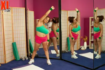Tatiana Blair – Curvy Latina with Big Natural Tits Gives a Handjob Before Gym Sex