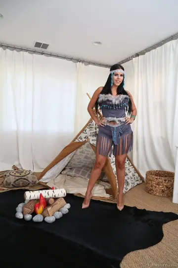Diamond Kitty – Busty Latina MILF in Indian Costume Cosplay Spreads Wide