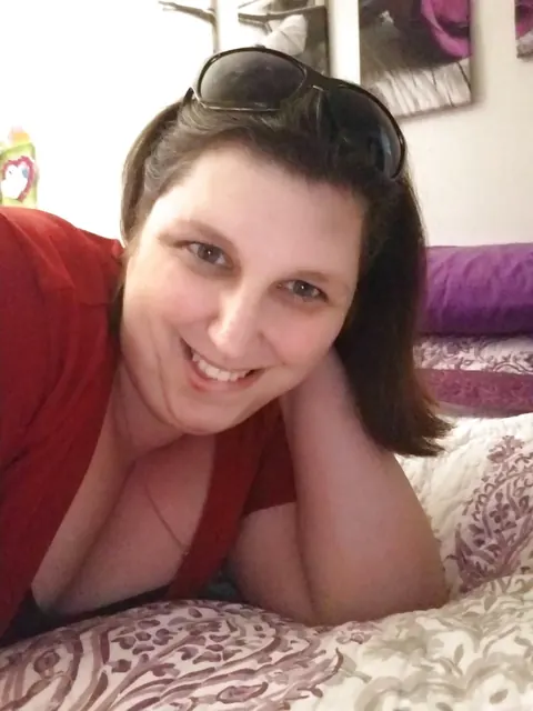 Chubby Brunette MILF Poses in a Tease – photo 2 of 20