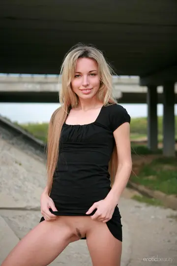 Blonde PAWG Poses Naked Outdoors by an Overpass
