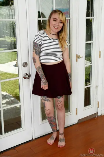 Felicia Fisher – Thick Blonde Shows Hairy Crotch and Pierced Tits