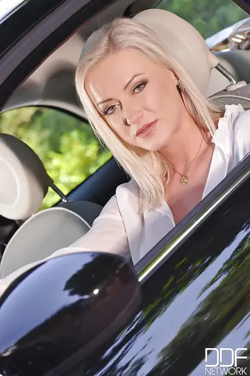 Vicktoria Redd – Busty Blonde MILF Strips Out of Her Lingerie and Skirt by the Car
