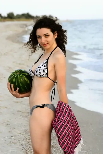 Yennefer – Curly Brunette PAWG Strips Out of Her Bikini on the Beach