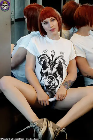 Eidyia – Redhead PAWG in Shorts Pulls Them Aside to Finger and Spread