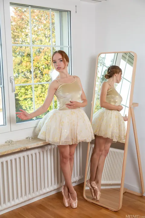 Rinna Ly: Ukrainian Brunette Undresses and Poses by the Window – photo 1 of 21