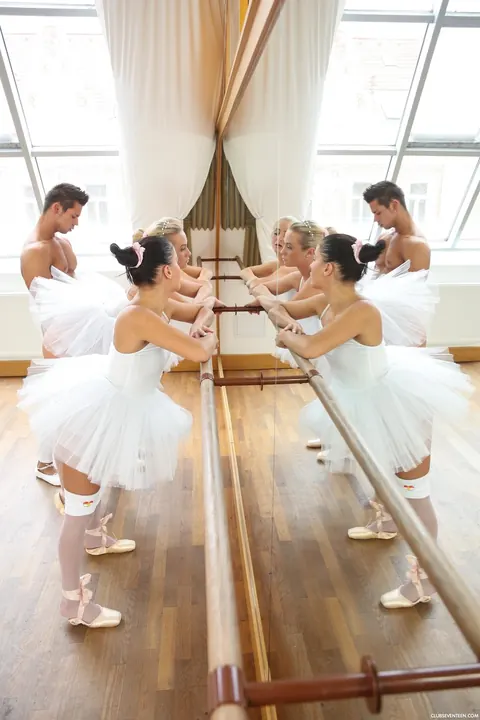 Eveline Dellai: Czech Ballerinas in Pantyhose Share Their Teacher in a Group – photo 10 of 20