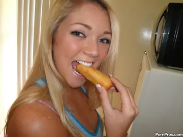 Jessie Andrews – PAWG Blonde Gives a Blowjob and Takes Anal