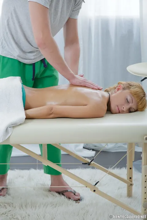 Lisa Luv: Slim Redhead Gets Oiled Massage and Takes a Facial – photo 5 of 20