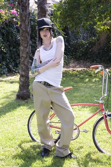 Melodie Gore – Pale Tattooed Brunette Strips Naked Outdoors After Bike Ride