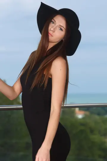 Kira Dutch – Redhead PAWG in a Skirt and Heels Spreads Her Muff