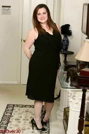 Denise Johnson – Busty Brunette MILF in a Skirt Lifts Her Hem and Spreads Her Hairy Pussy