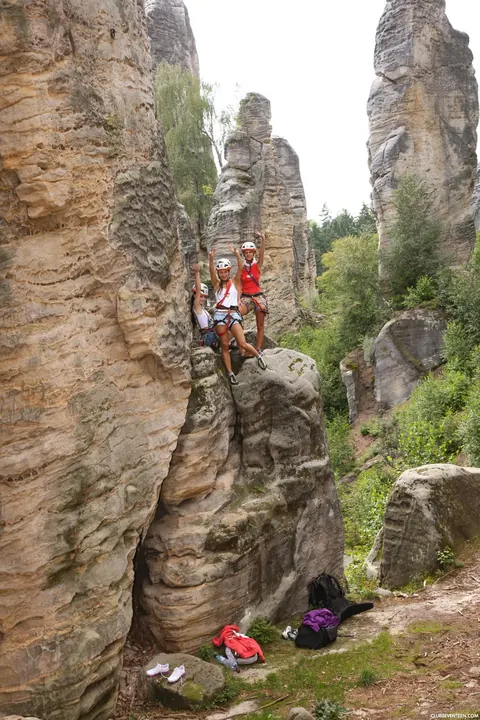 Sara J: Skinny Blonde Goes Topless on a Public Mountain Climb – photo 13 of 21