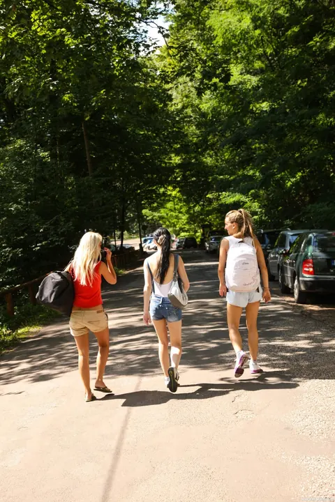 Sara J: Skinny Blonde Goes Topless on a Public Mountain Climb – photo 5 of 21