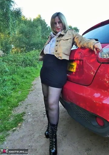 Posh Sophia – Mature British Blonde Fingers Her Pussy on a Dirt Road