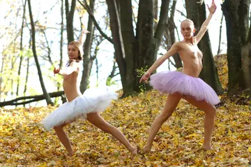 Skinny Woman Strips Out of Her Skirt and Spreads