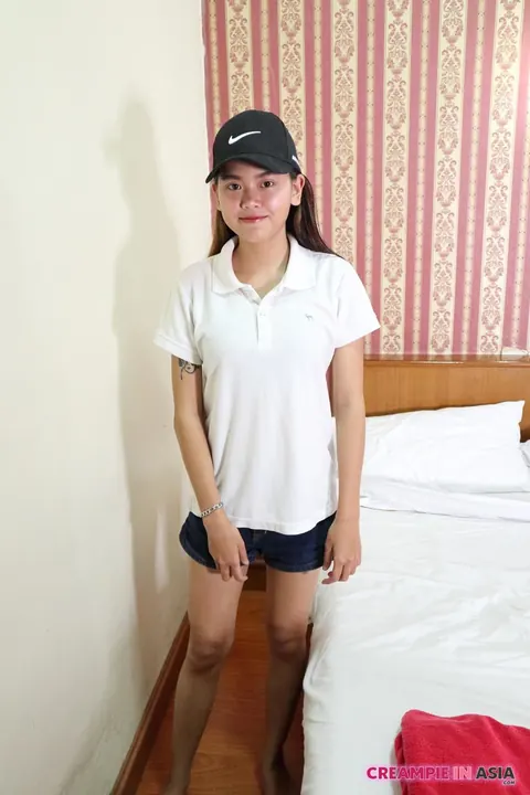 Asian Woman Spreads Her Hairy Pussy – photo 2 of 20