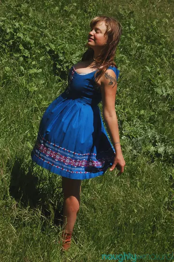 European BBW Undresses Outdoors and Spreads Her Hairy Pussy