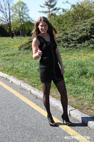 Paula Pee – Thick Blonde MILF in Heels Gives Car Blowjob and Takes a Facial