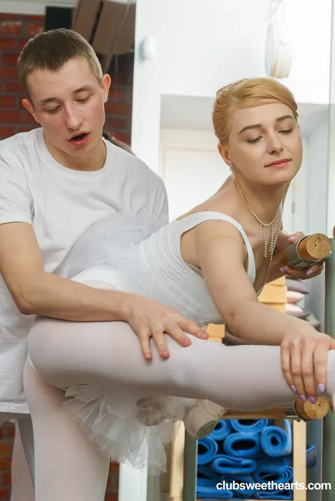 Alexis Wilson & Pure Kitty: Two Petite Women Share a Man and Take Anal – photo 3 of 21