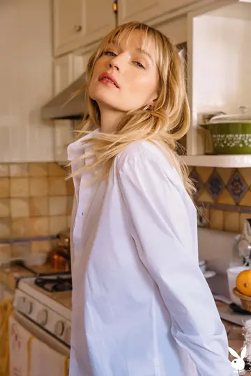 Ashley Nash – Skinny Blonde Poses and Shows Her Pale Natural Body